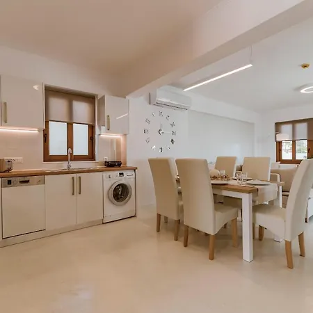 Eventide Villa Gennadi