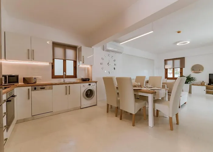 Eventide Villa Gennadi